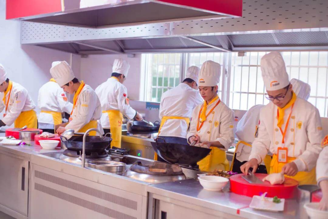 如果再有人问你为什么要学厨师,你可以这样回答他......