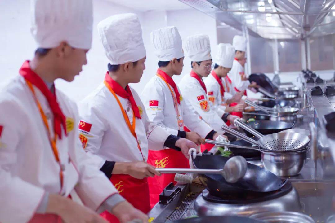 如果再有人问你为什么要学厨师,你可以这样回答他......