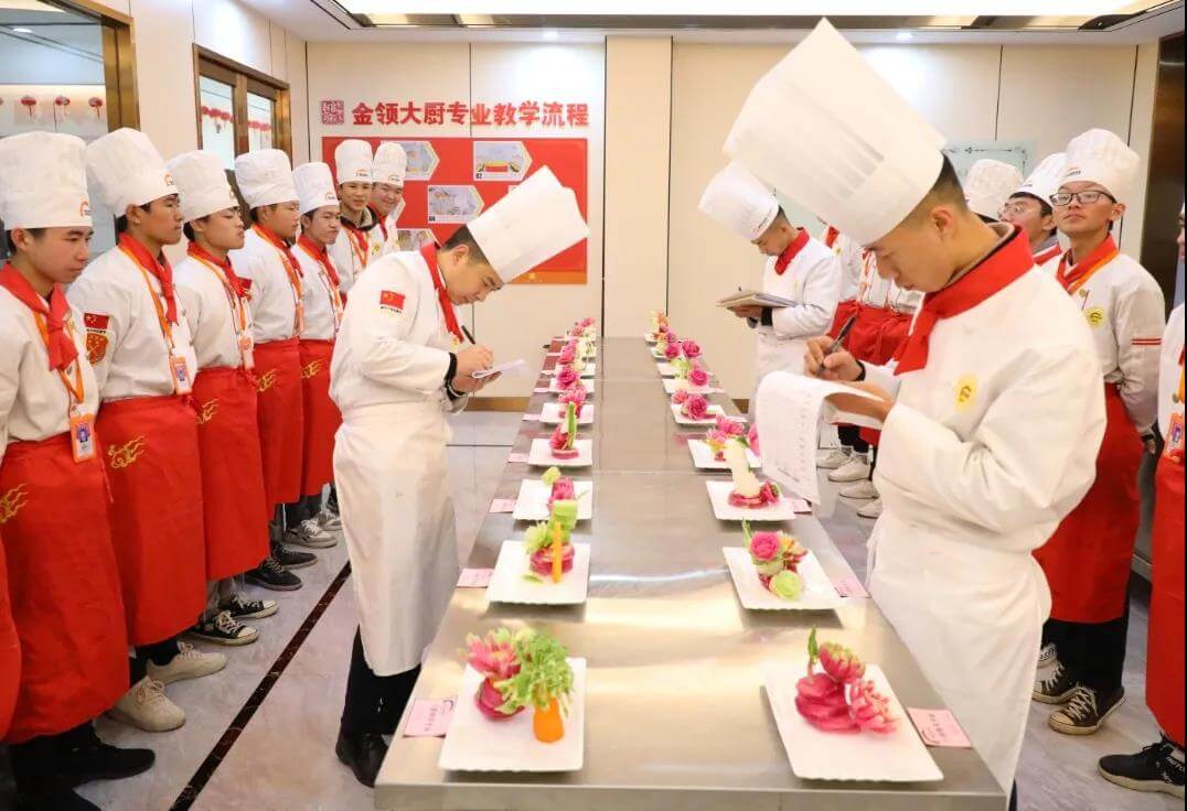 如果再有人问你为什么要学厨师,你可以这样回答他......