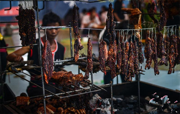 云南临沧市开举办“佤山风情美食大观园”小吃暨民族饮食文化节