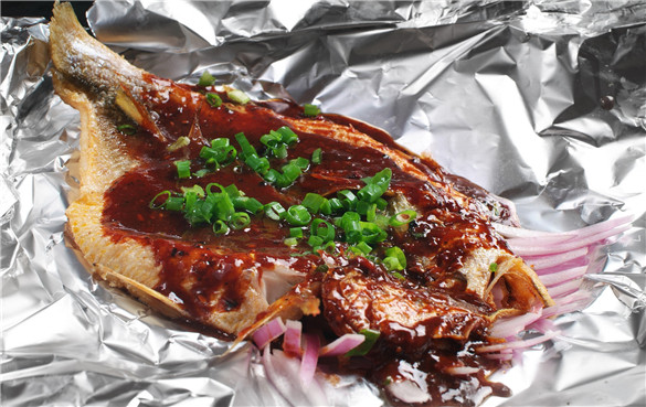 铝箔烤东西哪面朝上？发光面和暗淡面有什么区别