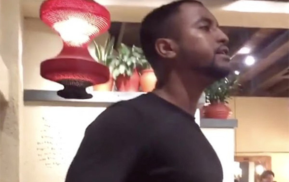 男子餐厅怒吼:谁烹饪了他的烤鸡?