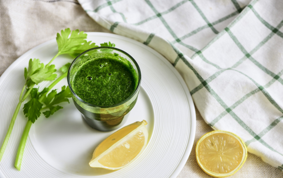 芹菜汁 芹菜汁的功效与作用,有副作用吗?