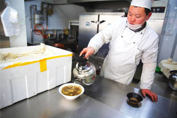 临清小吃清真扣碗 厨师日做百碗