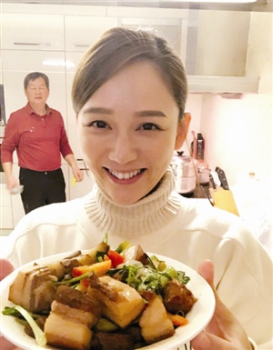 陈乔恩除夕大秀厨艺 自夸有下厨天赋