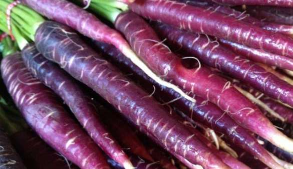紫胡萝卜 紫色食品有哪些?紫色果蔬的营养价值和功效