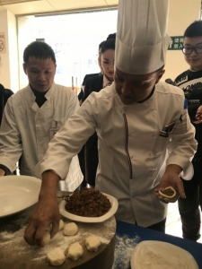 网红食堂:成都三医食堂包子每天卖4000个