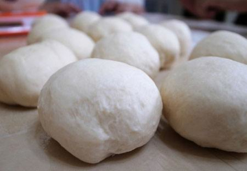 强力面粉适合做什么？能做包子吗？新东方西点培训