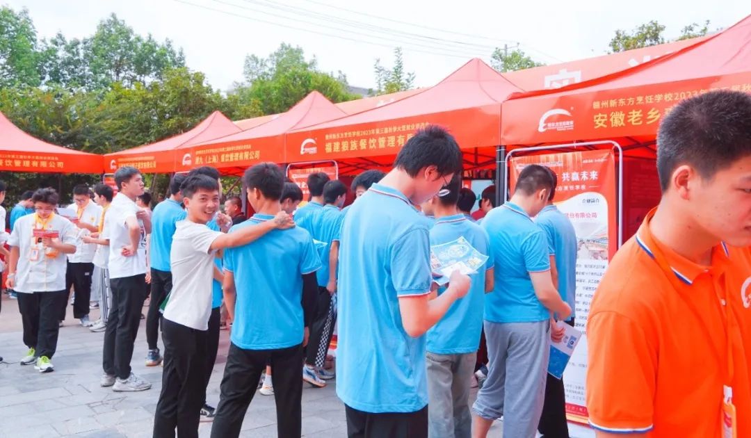 火热直击!2023赣州新东方秋季大型就业双选会现场火爆