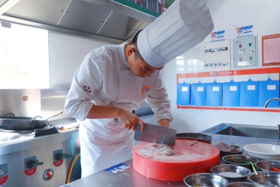 匠心独运展风采，赣州新东方烹饪学校教师技能大比武炫酷收官