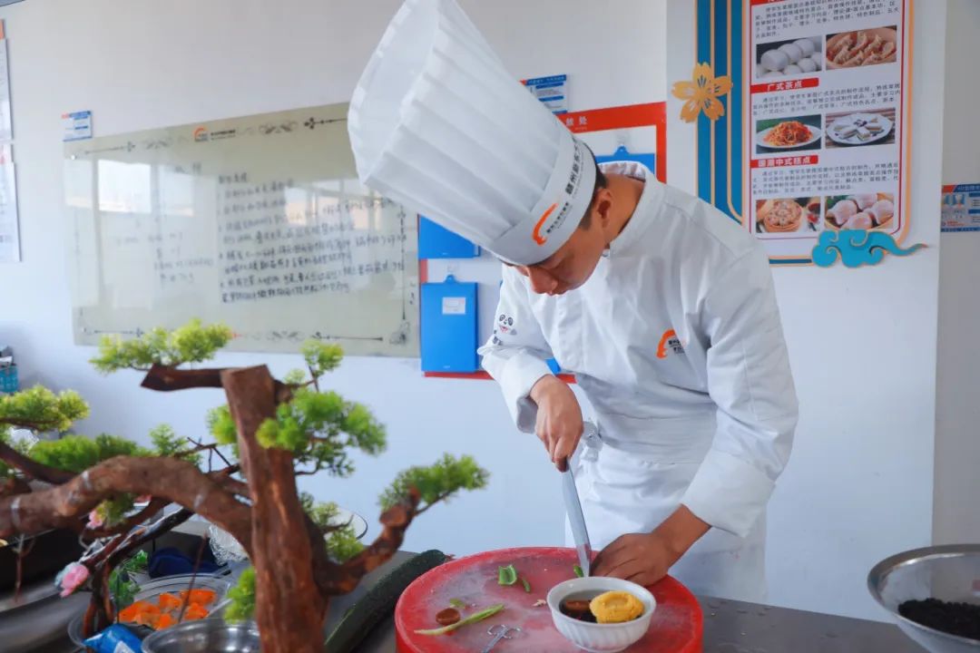 匠心独运展风采，赣州新东方烹饪学校教师技能大比武炫酷收官