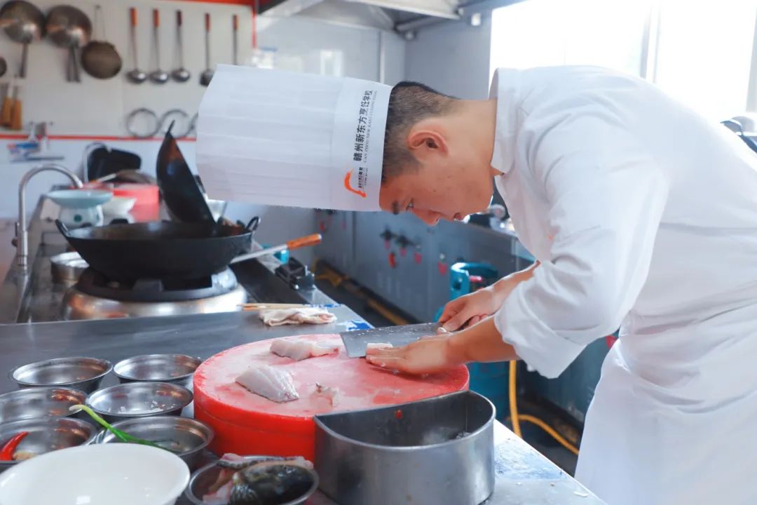 技能赛场展风采,烹饪匠心铸辉煌,赣州新东方烹饪学校教师职称评定(技能版)比赛圆满落幕
