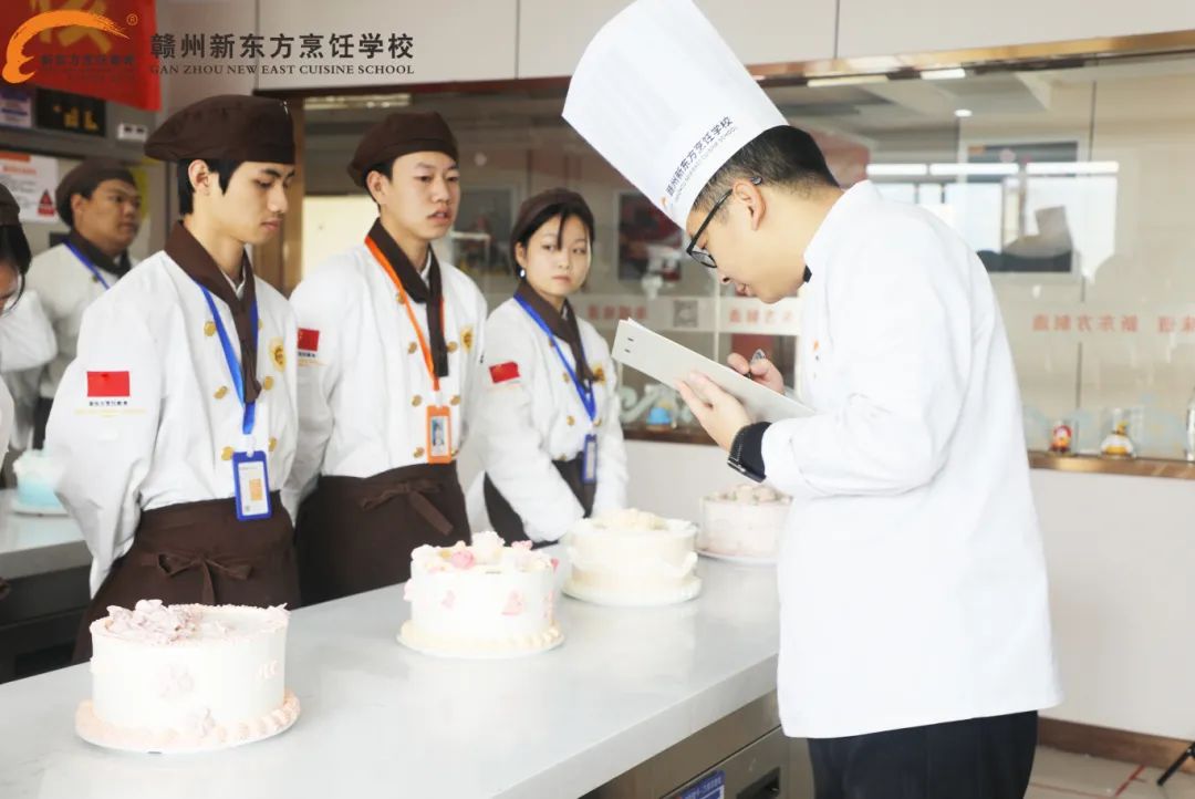 指尖生花,甜蜜绽放,赣州新东方菁英西点2201班裱花蛋糕阶段考核圆满结束