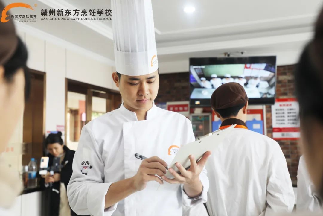 指尖生花,甜蜜绽放,赣州新东方菁英西点2201班裱花蛋糕阶段考核圆满结束