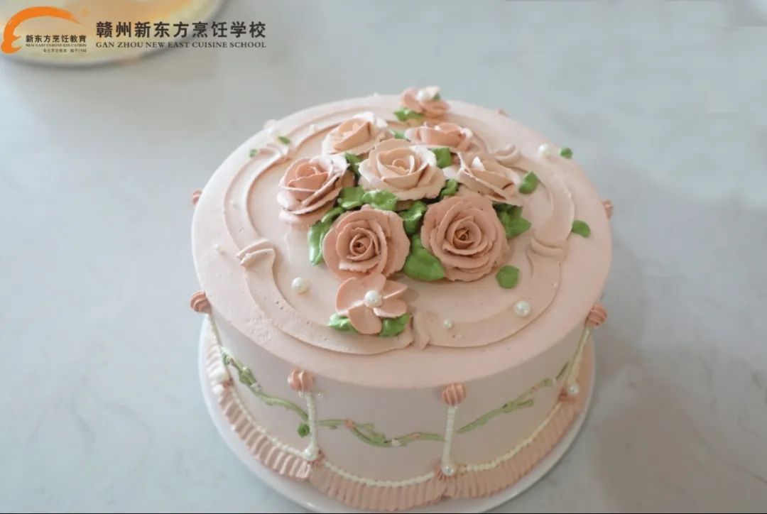 指尖生花,甜蜜绽放,赣州新东方菁英西点2201班裱花蛋糕阶段考核圆满结束