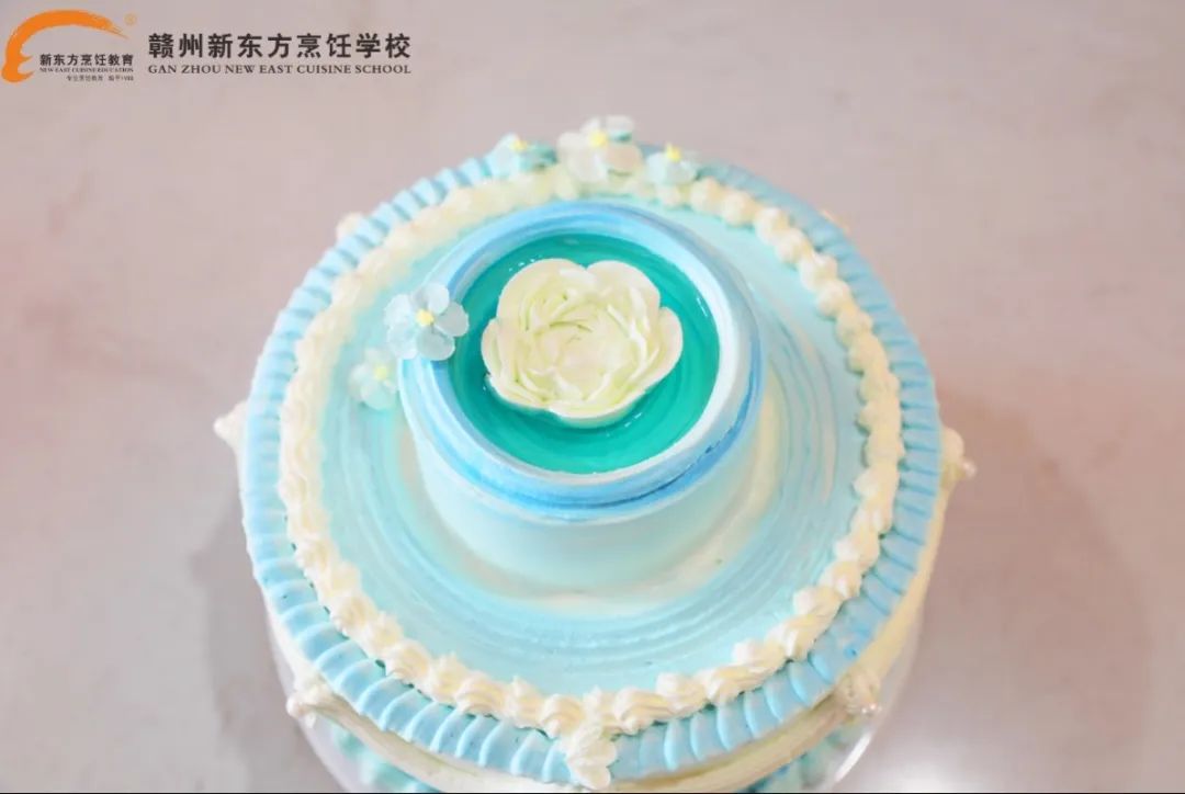 指尖生花,甜蜜绽放,赣州新东方菁英西点2201班裱花蛋糕阶段考核圆满结束