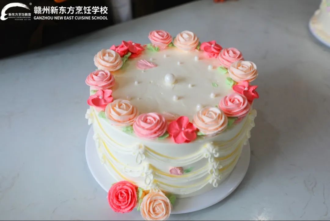 指尖生花,甜蜜绽放,赣州新东方菁英西点2201班裱花蛋糕阶段考核圆满结束