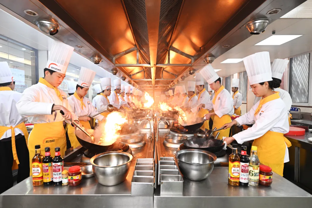 高中卷不动想摆烂？别躺平！来赣州新东方解锁一技之长，开启人生开挂模式！