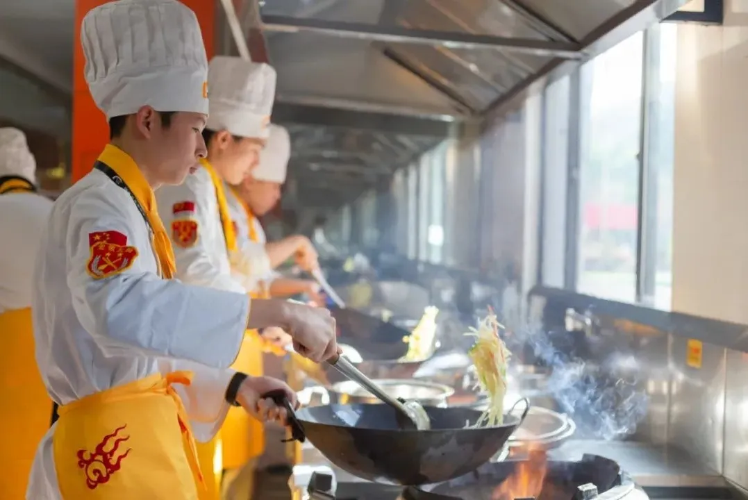 高中卷不动想摆烂？别躺平！来赣州新东方解锁一技之长，开启人生开挂模式！